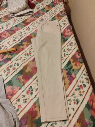LOTE pantalón beige elástico y pantalón deporte