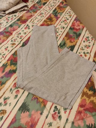 LOTE pantalón beige elástico y pantalón deporte