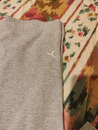 LOTE pantalón beige elástico y pantalón deporte