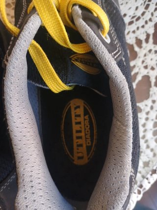 Zapatos de seguridad negros y amarillos