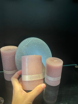Conjunto velas rosas y bajoplato plateado