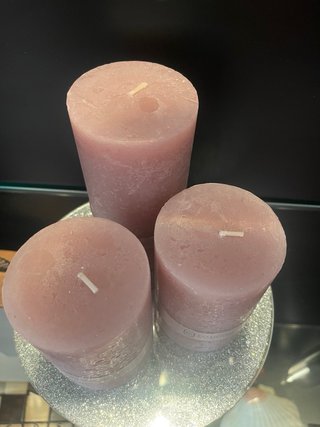 Conjunto velas rosas y bajoplato plateado