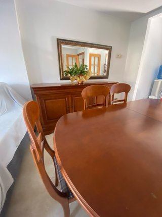 Conjunto mesa y aparador de madera