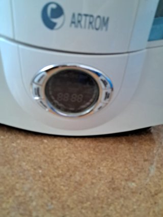 Humidificador ARTROM blanco y transparente