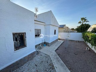 Casa adosada en venta en La Siesta - El Salado - Torreta en Torrevieja