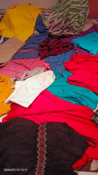 ROPA mujer 53 PRENDAS talla M-L a 12 euros todo
