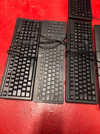 Lote de teclados HP y otros