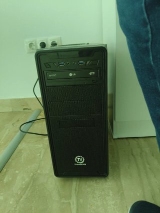Equipo en Torre PC + Monitor +