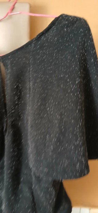 Bodi negro brillante con escote