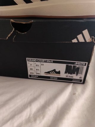 Zapatillas Adidas Negras y Blancas N 40