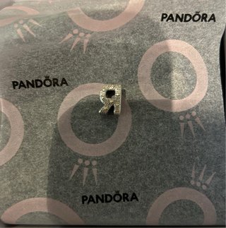 Charm Pandora letra R plata