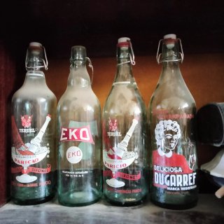 4 Botellas de Vidrio con Cierre Mecánico