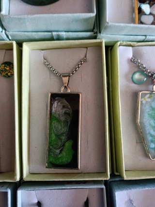 Conjuntos y collares de resina desde 10€