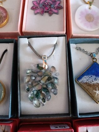 Conjuntos y collares de resina desde 10€