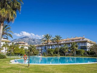 Ático en venta en Nueva Andalucía centro en Marbella