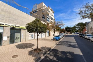 Local comercial en venta en San Luis en Almería