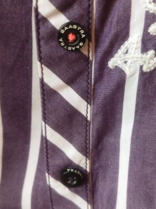 Camisa Gaastra estilo náutico rayas moradas