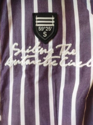 Camisa Gaastra estilo náutico rayas moradas