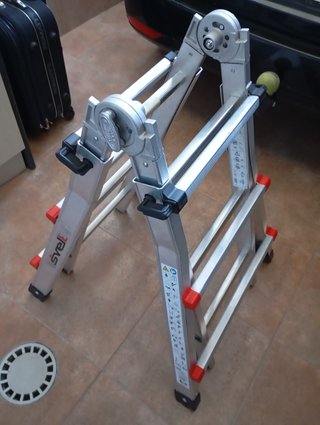 Escalera aluminio plegable.