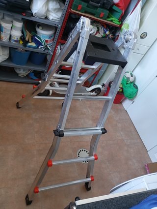 Escalera aluminio plegable.