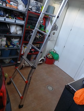 Escalera aluminio plegable.