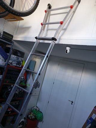 Escalera aluminio plegable.