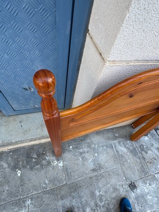 2 cabeceros de cama de madera