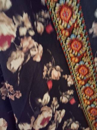 Kimono estampado floral negro