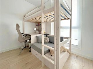 Dormitorio juvenil madera cama alta