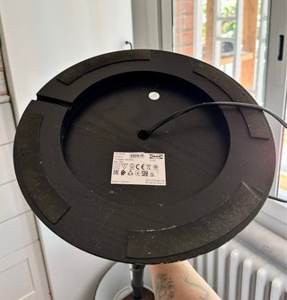 Lámpara de pie Ikea KINNAHULT Negra. Madera.