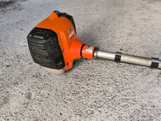 Desbrozadora naranja y negra