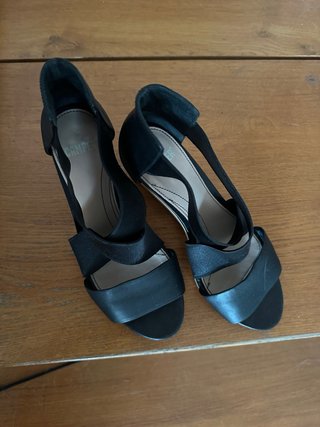 Sandalias de piel negras camper