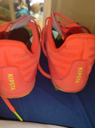 Botas de fútbol infantiles rojas