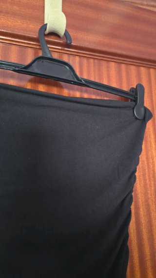Vestido negro largo drapeado