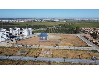 Terreno en venta en Montequinto en Dos Hermanas