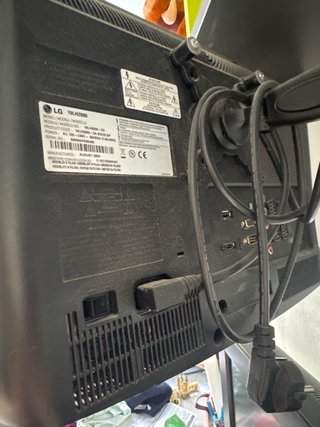 TV LG 19 - Necesita TDT. Con brazo para pared