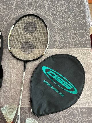 Pala de bádminton + 2 fundas + 2 volantes