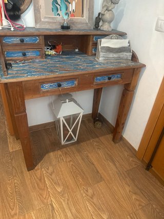 Mueble de escritorio madera y azul