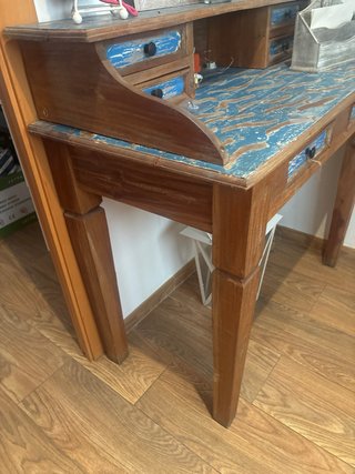 Mueble de escritorio madera y azul