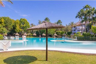 Ático en venta en Nueva Andalucía centro en Marbella