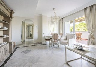 Ático en venta en Nueva Andalucía centro en Marbella
