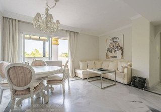 Ático en venta en Nueva Andalucía centro en Marbella