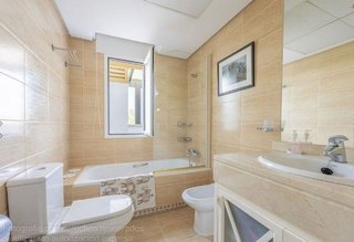 Ático en venta en Nueva Andalucía centro en Marbella
