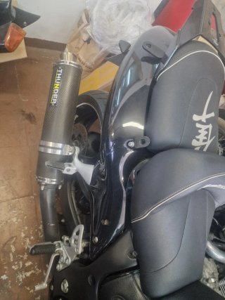 Suzuki Hayabusa Sportbike Negra