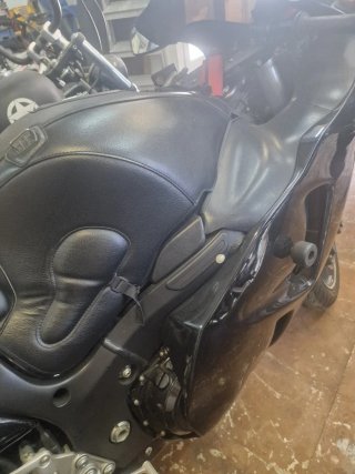 Suzuki Hayabusa Sportbike Negra