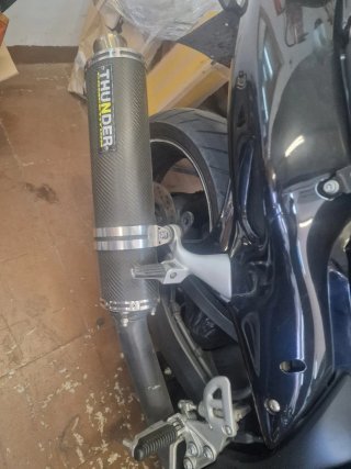 Suzuki Hayabusa Sportbike Negra