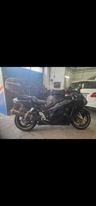 Suzuki Hayabusa Sportbike Negra