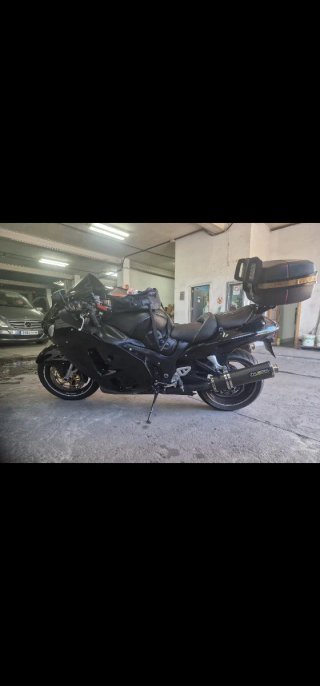 Suzuki Hayabusa Sportbike Negra