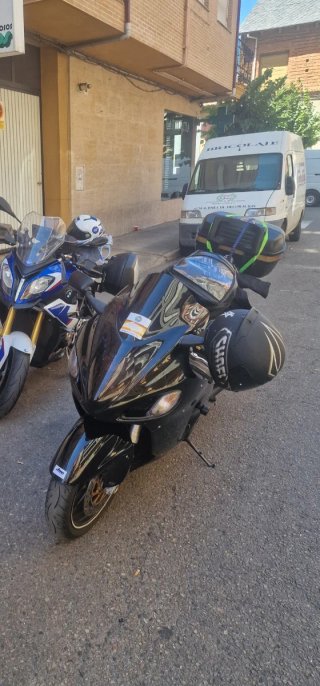 Suzuki Hayabusa Sportbike Negra