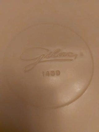 Armario pequeño decorado antiguo